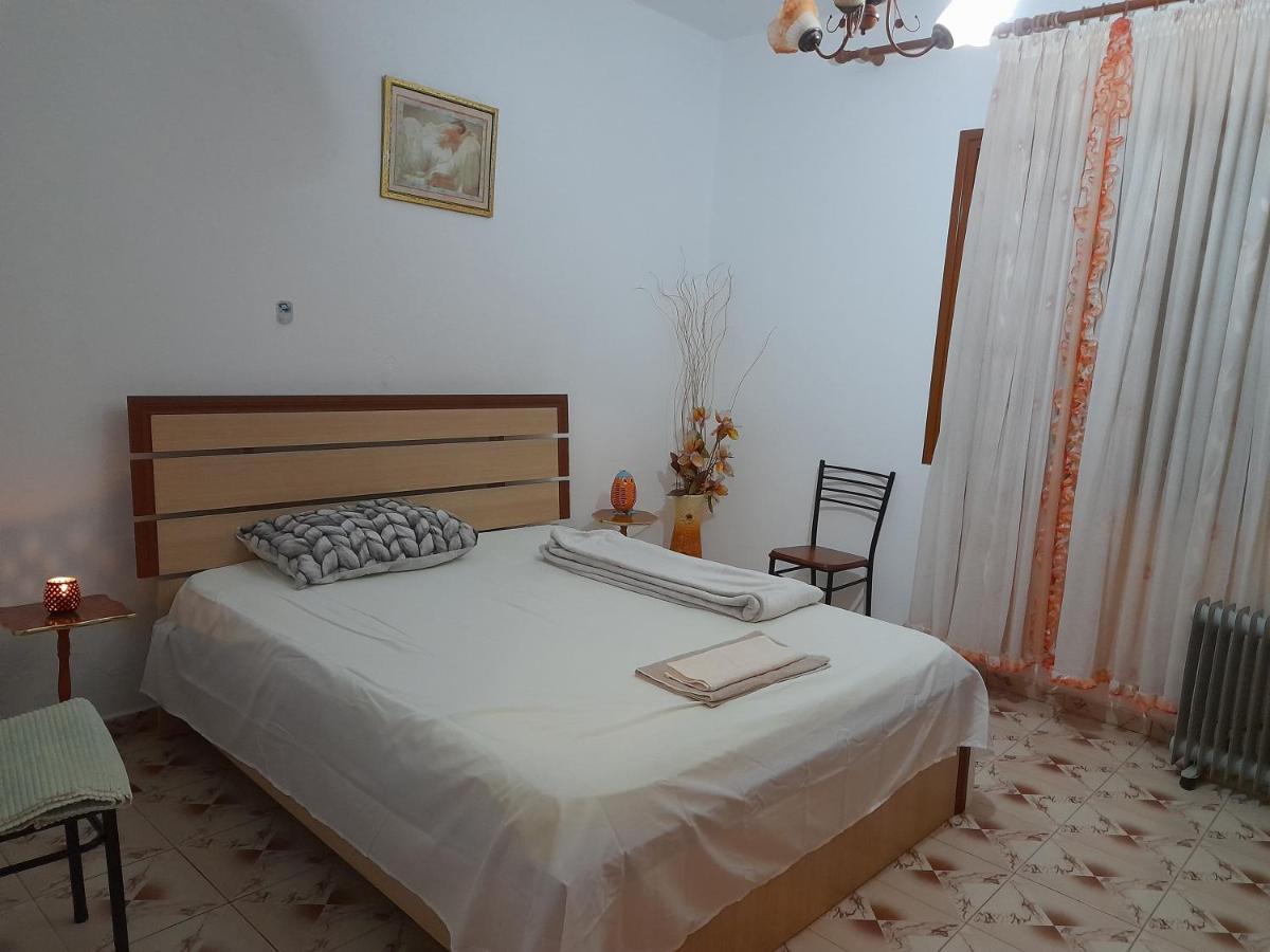 Perondi Berat Apartment Kucove Bagian luar foto
