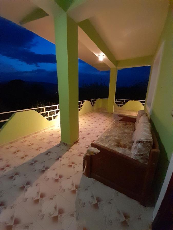 Perondi Berat Apartment Kucove Bagian luar foto
