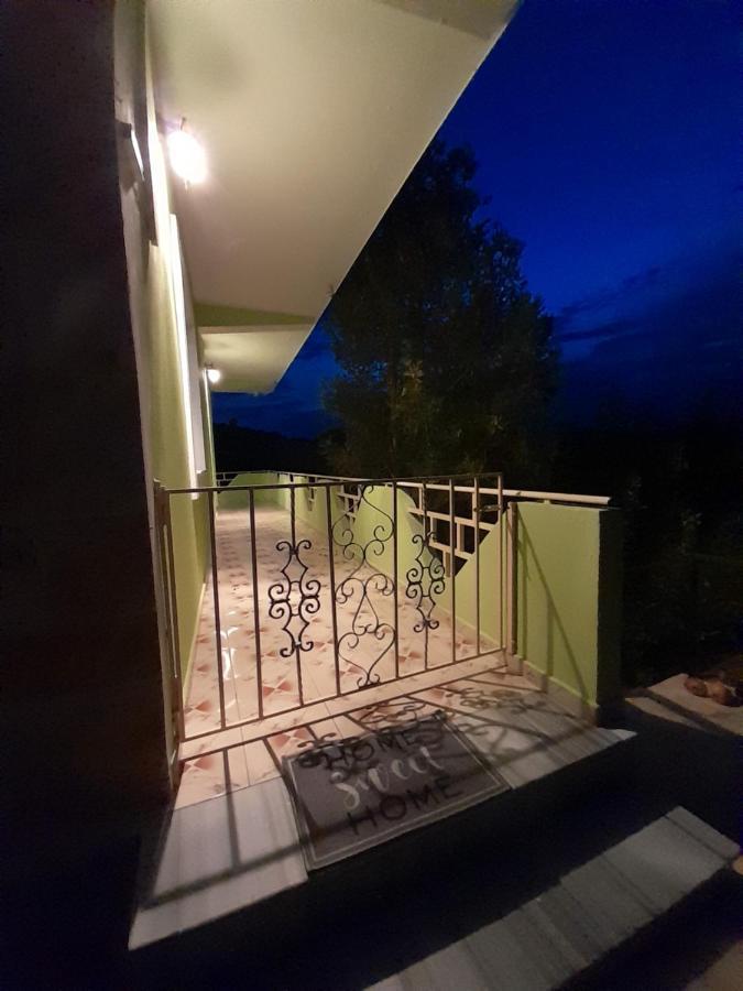 Perondi Berat Apartment Kucove Bagian luar foto